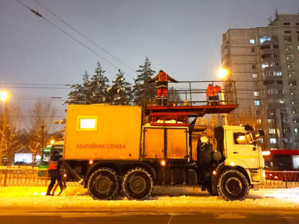 Более 1,4 км контактного провода заменил «Метроэлектротранс» на улице Восстания