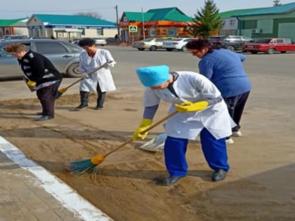 Работники центральной районной аптеки №71 активно присоединились к акции #ЭКОВЕСНА2024
