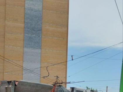 Большегруз повредил контактную сеть троллейбусов в Казани, график движения изменен