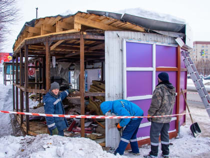 В Нижнекамске демонтируют незаконные торговые точки на остановках