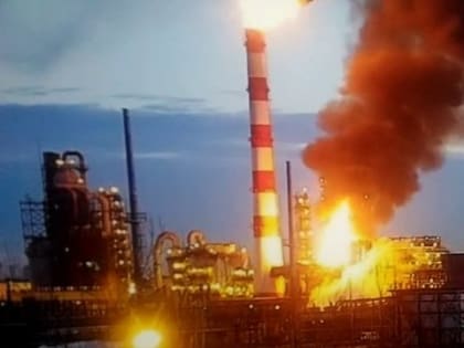 Бензин становится дороже золота: на АЗС в России резко подорожало топливо