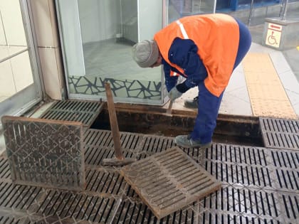 В казанском метрополитене заменили 107 настенных и 74 напольных плит