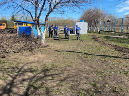 Продолжается работа по очистке территорий от сухих веток. Работники газовой службы активно вышли на экологический Двухмесячник