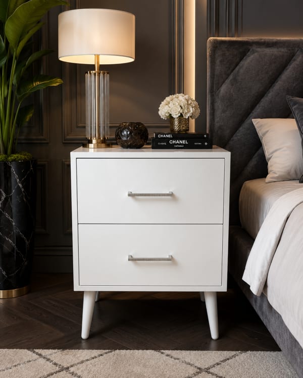 Silver handle pedestal