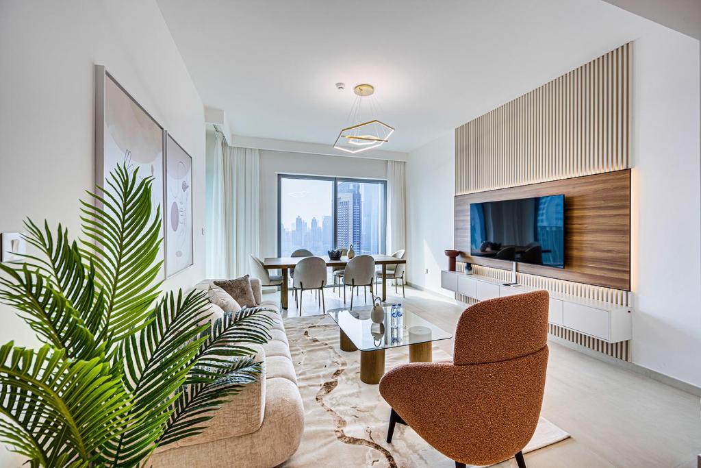 A REFINED LIFESTYLE BEYOND COMPARE