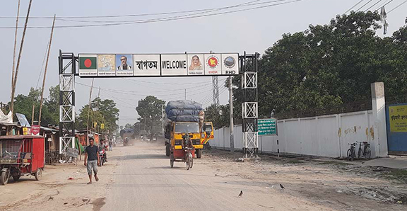 বুড়িমারী স্থলবন্দরে ভ্রমণ কর ও বন্দর মাশুল পরিশোধে হয়রানি