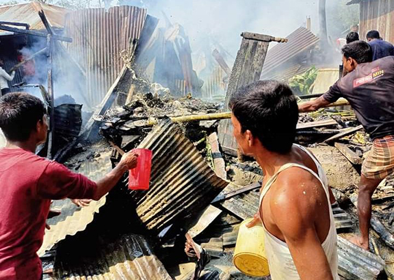 আগুনে পুড়ে ছাই কাঠমিস্ত্রীর স্বপ্ন