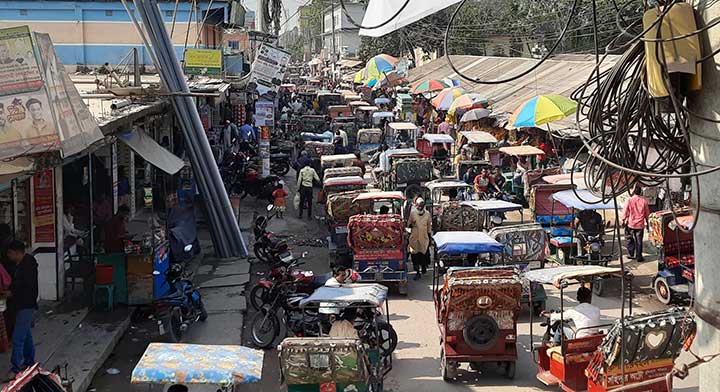 পাটগ্রাম পৌর শহর রিকশার নগরী, যানজটে দুর্ভোগ