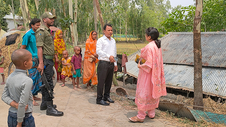 আদিতমারী ক্ষতিগ্রস্ত এলাকা পরিদর্শন ইউএনওর; সহায়তার আশ্বাস