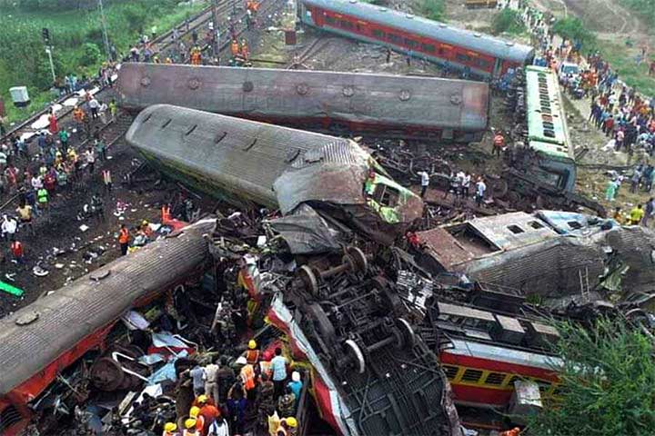 কাজ সারার হুড়োহুড়ি, না কি নেপথ্যে অন্তর্ঘাত? করমণ্ডল দুর্ঘটনার কারণ নিয়ে ঘনাচ্ছে রহস্য