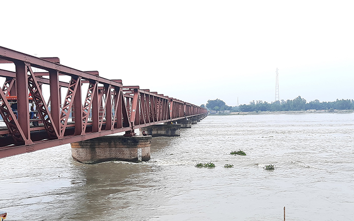 তিস্তা নদীর পানি বিপদ সীমার উপর দিয়ে প্রবাহিত হচ্ছে ।। ১৫ হাজার মানুষ পানিবন্দি