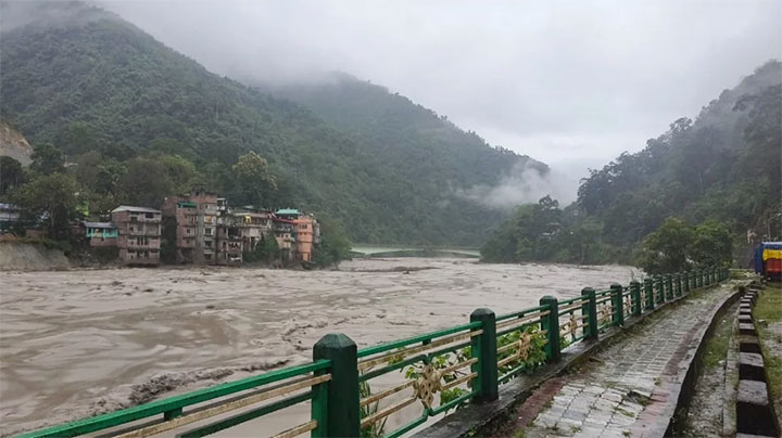 সিকিমে আকস্মিক বন্যা, ২৩ ভারতীয় সেনা নিখোঁজ