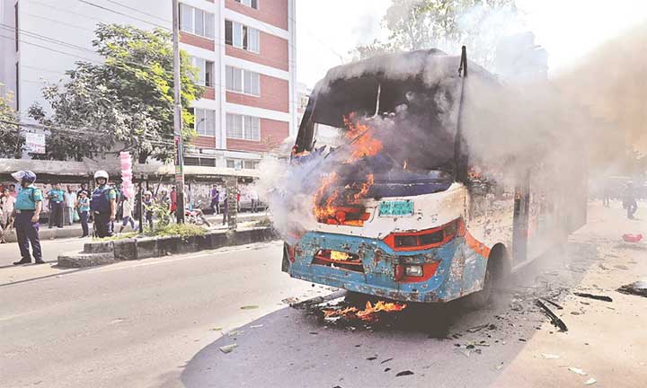 তফসিল ঘোষণার পর বিভিন্ন জেলায় সহিংসতা, আগুন