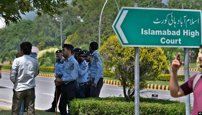 পাকিস্তানে হাইকোর্ট বিচারকরা আইএসআই-এর বিরুদ্ধে নির্যাতন আর হুমকির অভিযোগ তুলেছেন