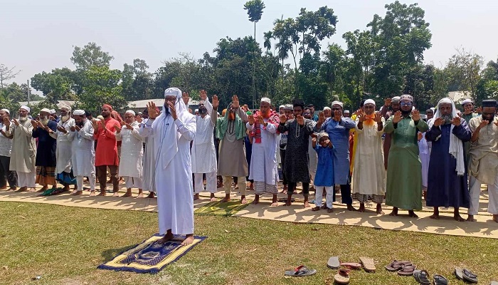 রংপুর ও কাউনিয়ায় বৃষ্টির জন্য ইসতিসকার নামাজ আদায়