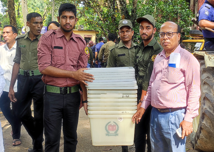 নির্বাচন সরামজাদি যাচ্ছে কেন্দ্রে-রাত পোহালেই ভোট-থাকছে স্ট্রাইকিং ফোর্স