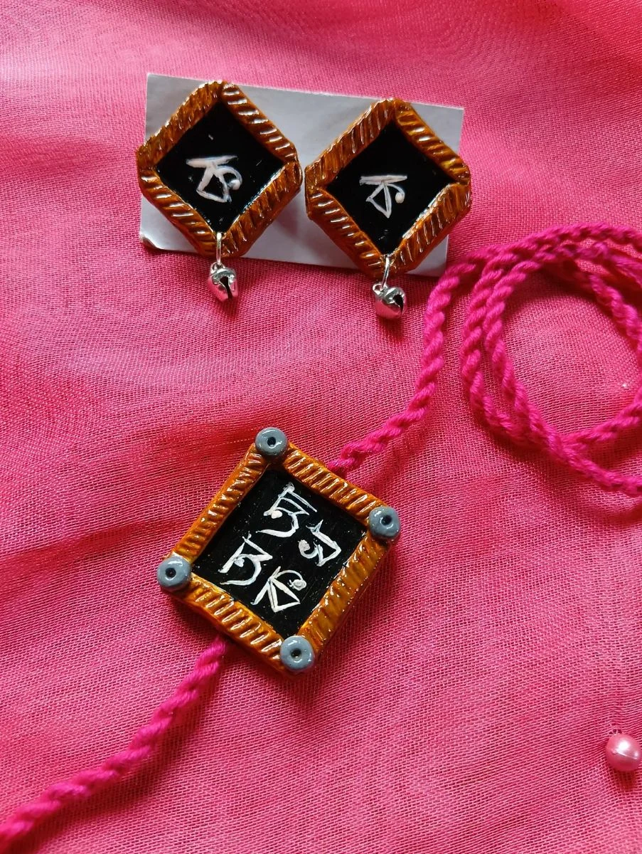 Handmade clay jewellery view 2