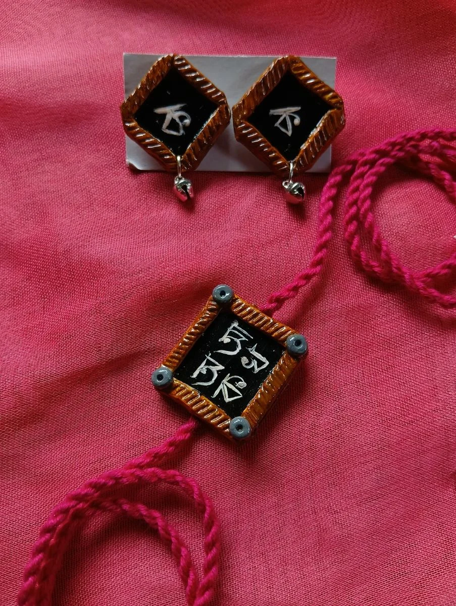 Handmade clay jewellery view 3