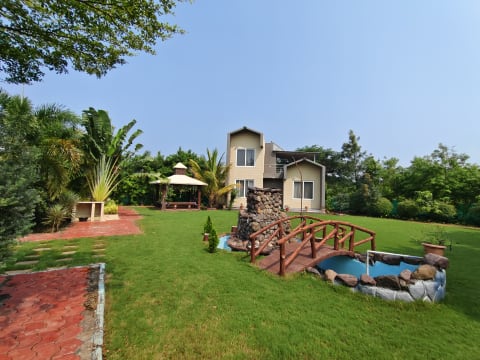 READY-TO-MOVE 5 BHK LUXURY FARMHOUSE FOR SALE IN MHOW