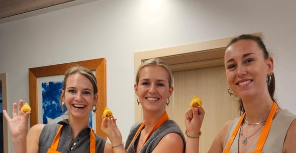 Bologna: Pasta Cooking Class, Ragu & Wine with Local Host