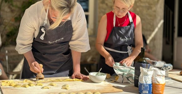 Lucques : cours de cuisine toscane avec vin dans une ferme biologique