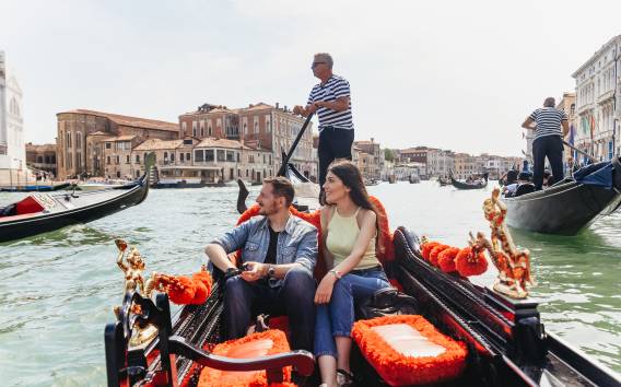 Venice: Grand Canal Gondola Ride with App Commentary
