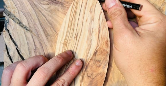 Ostuni: Olivenholz-Meisterkurs mit einem Handwerksmeister