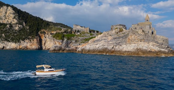 From La Spezia: Cinque Terre Boat Tour with Lunch and Drinks