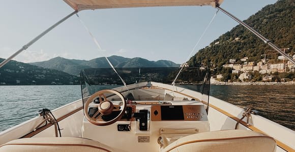 Lago di Como: tour in barca privato con prosecco
