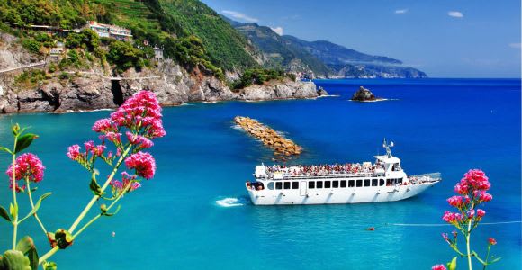 Cinque Terre Small Group by Minivan from Lucca