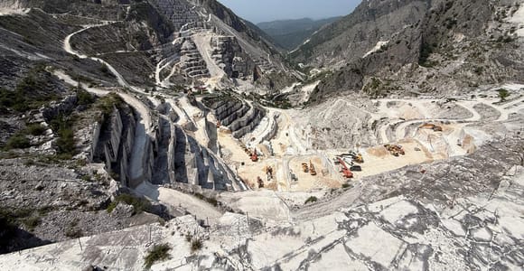 Carrara marble quarries with lardo tasting: Quarry tour in an all-terrain vehicle