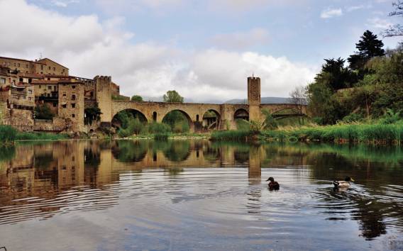 Catalonia Medieval Villages Day Tour from Barcelona