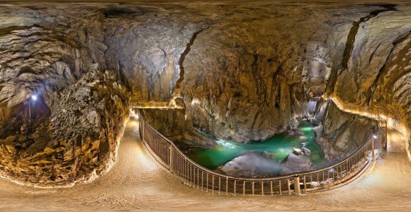 Yeguada de Lipica y cuevas de Škocjan desde Trieste