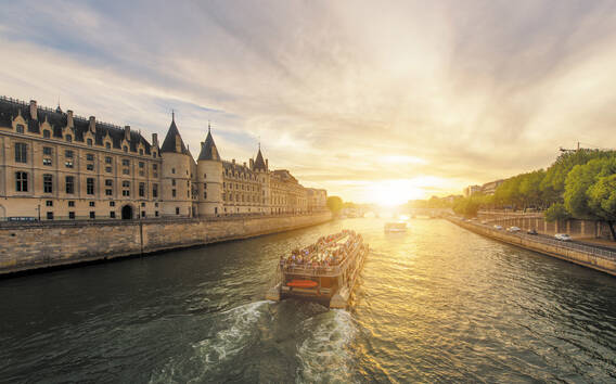 Paris: Illuminations Seine River Cruise w/ Audio Commentary