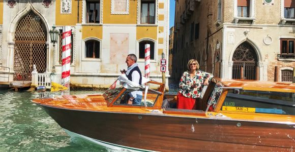 Venice: Private Transfer from Train Station by Water Taxi