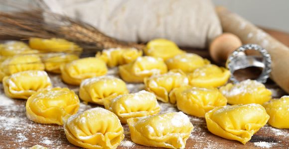 Perugia: Clase de raviolis, pasta y tiramisú en casa de un lugareño