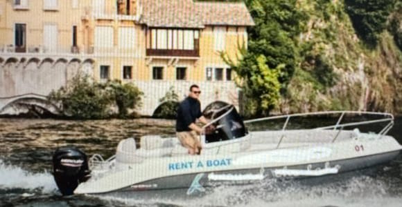 Lago di Como: noleggio barca senza patente e guida autonoma