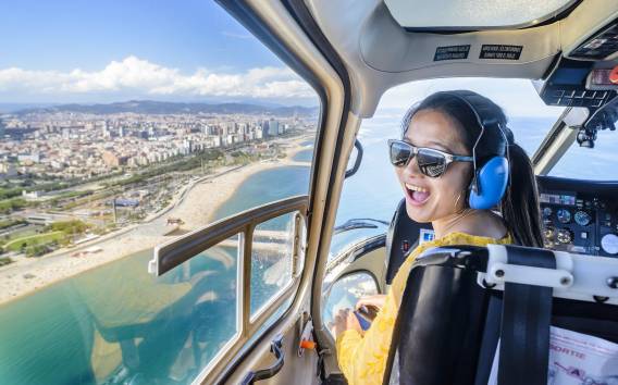 Barcelona: Helicopter, Walking, and Sailing 360º City Tour