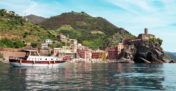 From La Spezia: Cinque Terre Boat Tour with Lunch and Wine