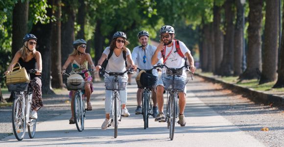 Lucca: 3-Hour Bikes & Bites Foodie Adventure like a Local