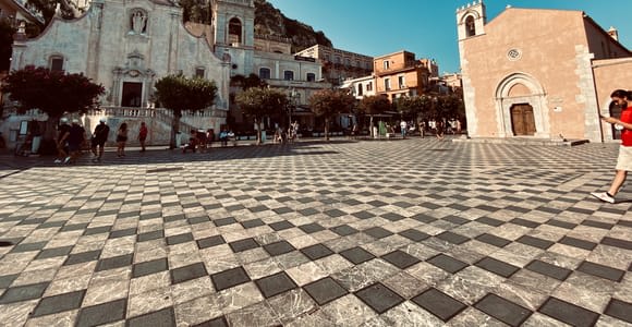Taormina: Roundtrip Transfer from Messina