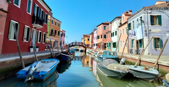 Venice: Murano & Burano Private Boat Tour with Hotel Pickup
