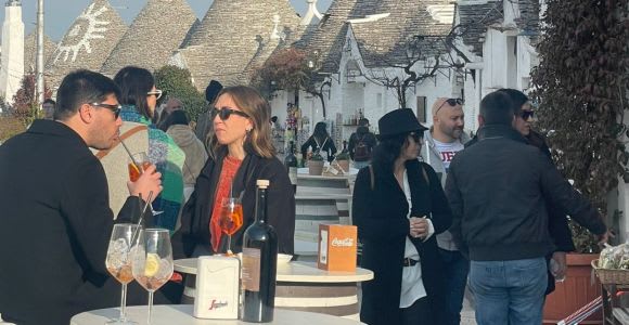 Alberobello: Walking Tour with Food Tasting and Aperitif