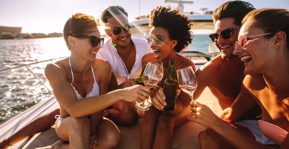 Côte amalfitaine : tour en bateau au coucher du soleil avec fruits et boissons