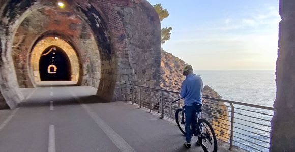 Levanto: Visita guiada en bicicleta eléctrica por Framura con vino y focaccia