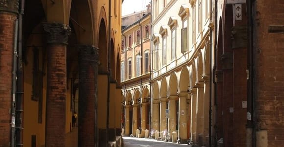 Bologna: Private custom tour with a local guide