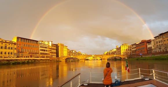 Florence: Arno River Cruise with Aperitivo