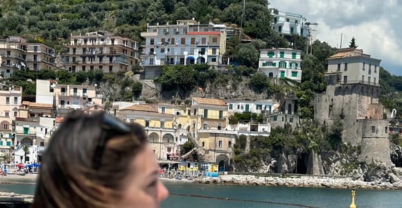 Salerno: Rejs wzdłuż wybrzeża Amalfi z lunchem, aperitifem i kąpielą