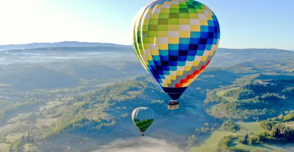 Sienne : Vol en ballon au-dessus de la Toscane avec un verre de vin