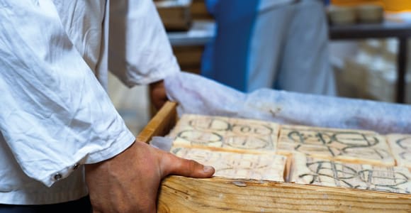 Lake Como: Cheese Factory Tour and Tasting in Valsassina